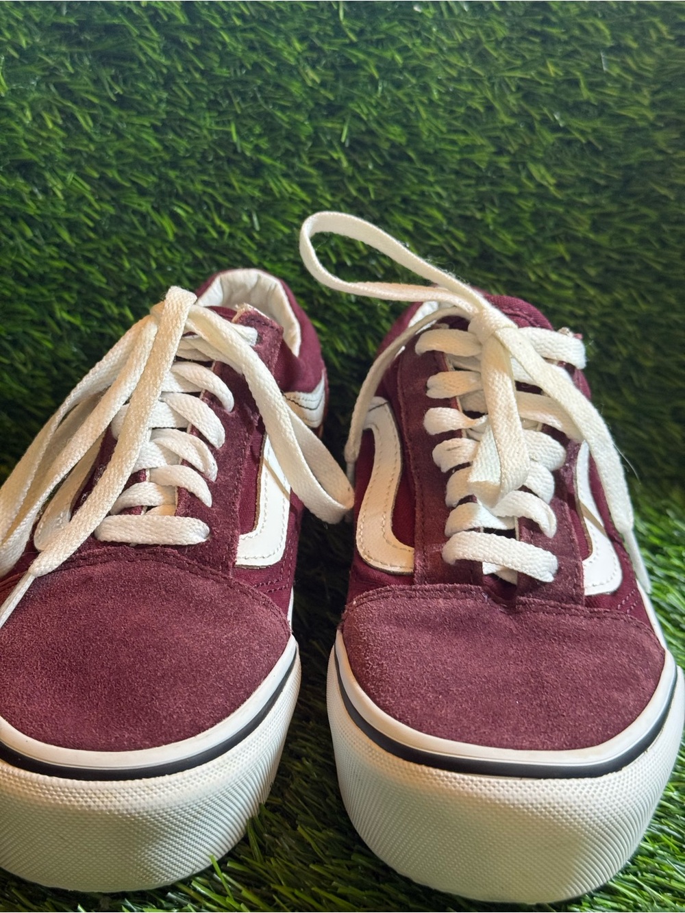 Vans unisex Maroon Suede Skate Sneakers with White Stripe m 3.5. W 5.0